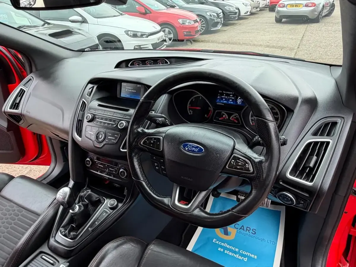 Used Ford Focus ST 185 HP (136 kW) 2015 Red Hatchback