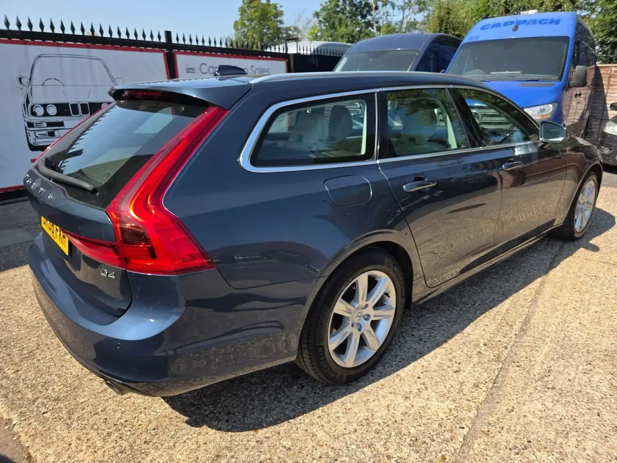 Used Volvo V90 Momentum 2018 Blue Estate