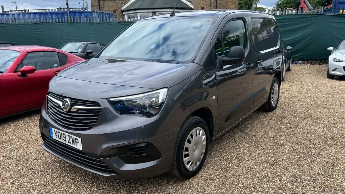 Used Vauxhall Combo Sportive 100 HP (73 kW) 2019 Grey MPV