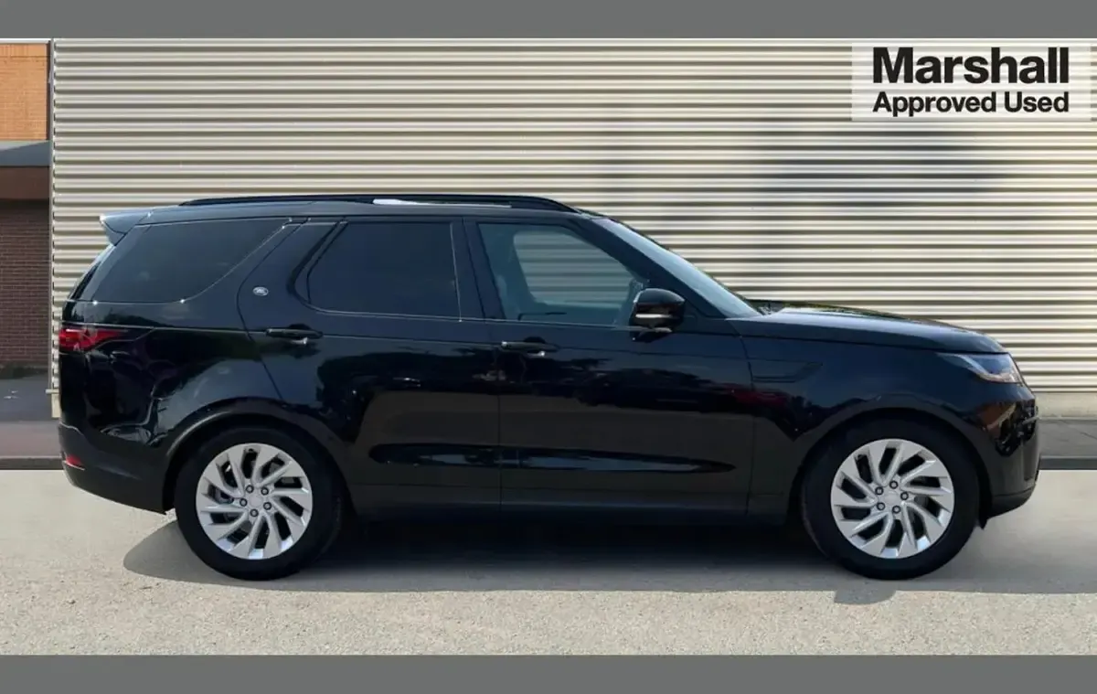 Used Land Rover Discovery S 350 HP (257 kW) 2024 Santorini black metallic SUV