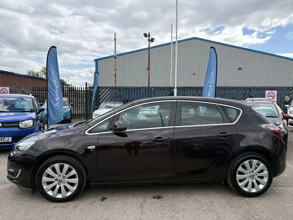 Used Vauxhall Astra Elite 115 HP (84 kW) 2014 Brown Hatchback