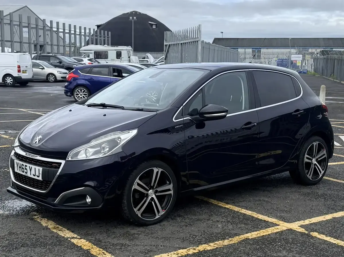 Begagnad Peugeot 208 GT-line 110 HK (80 kW) 2015 Blå Halvkombi