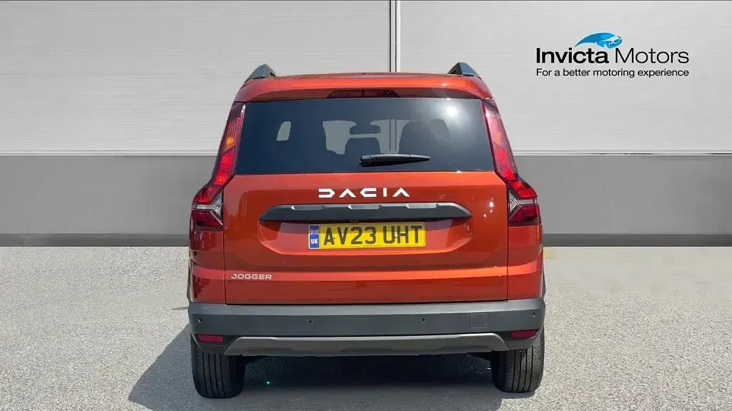 Used Dacia Jogger Extreme 109 HP (80 kW) 2023 Brown MPV