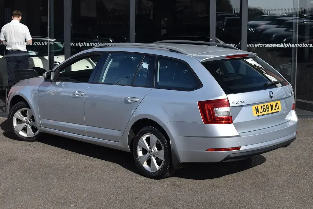 Usado Skoda Octavia 115 HP (84 kW) 2018 Prateado Carrinha