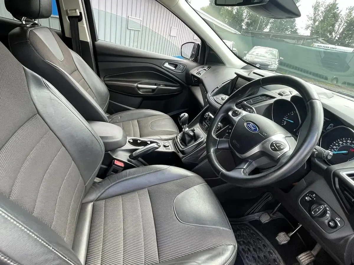 Used Ford Kuga Titanium 180 HP (132 kW) 2016 Black SUV