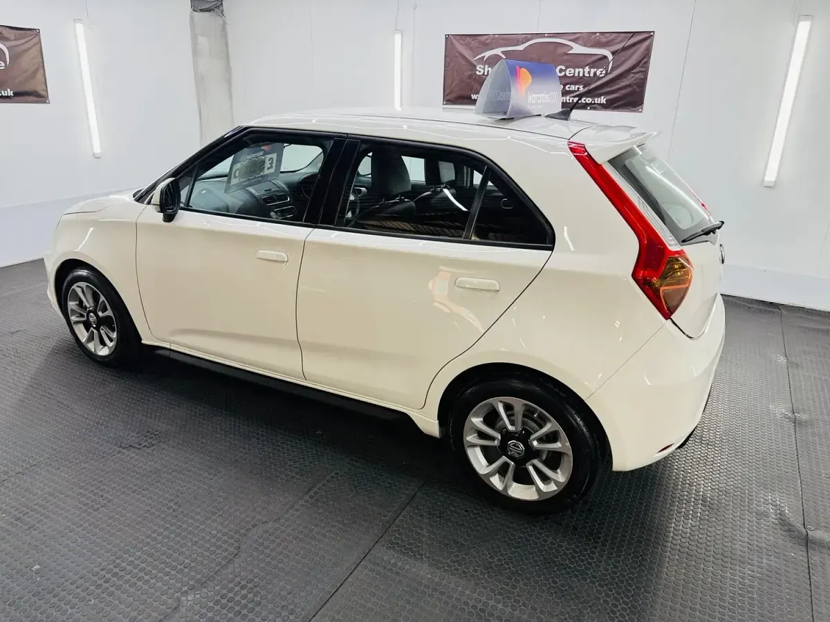 Used MG MG3 106 HP (77 kW) 2016 White Hatchback
