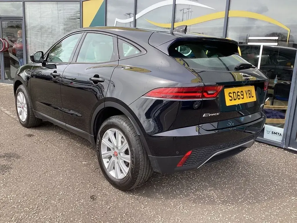 Używany Jaguar E-Pace S 150 KM (110 kW) 2019 Czarny SUV