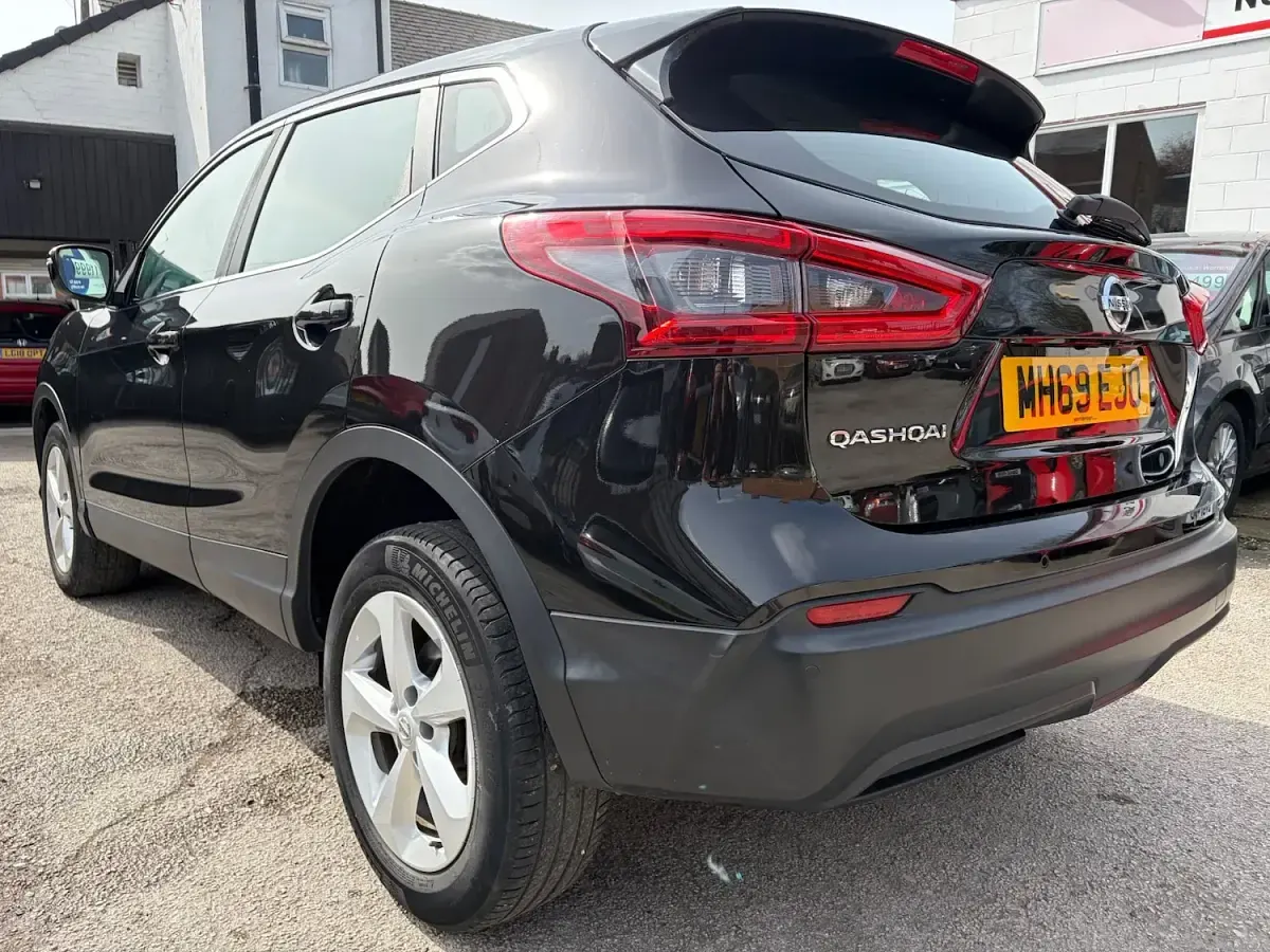 Used Nissan Qashqai Acenta Premium 115 HP (84 kW) 2019 Black SUV
