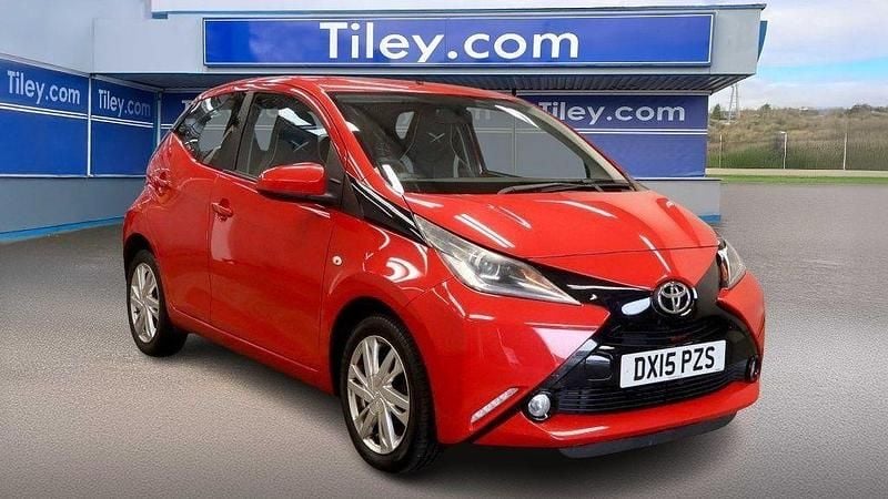 Red Used 2015 Toyota Aygo x-press Hatchback | £5,990 (Fair price) - Image 1/2