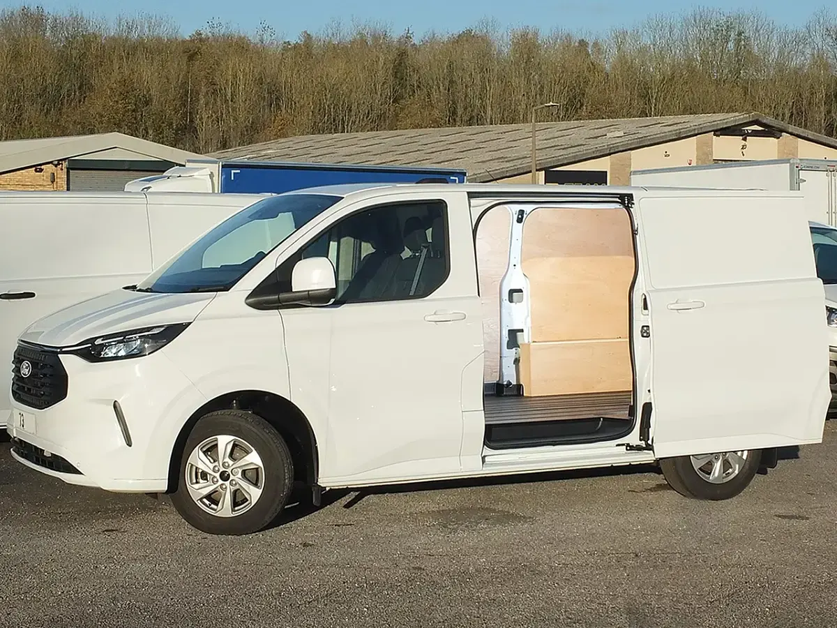 Used Ford Transit Custom Limited 136 HP (100 kW) 2023 White Van