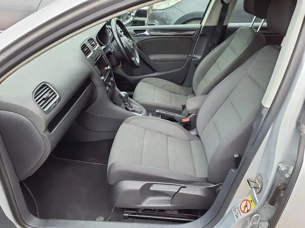 Usado VW Golf VI Match 122 HP (89 kW) 2011 Prateado Citadino