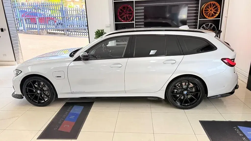 Used BMW 330e M Sport 288 HP (211 kW) 2022 White Estate