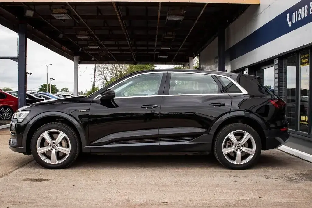 Usado Audi e-tron Comfort 11 kW (15 HP) 2021 Preto SUV