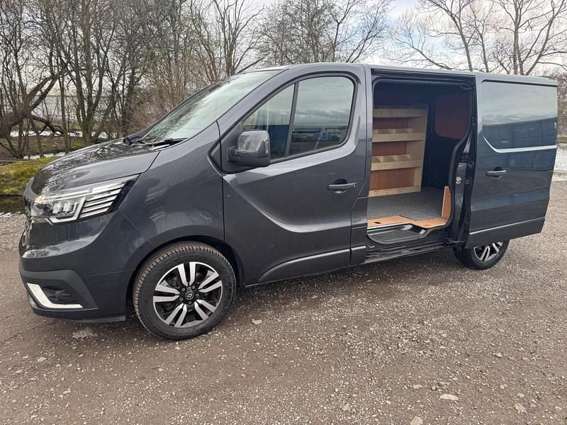 Used Renault Trafic 148 HP (108 kW) 2022 Grey MPV