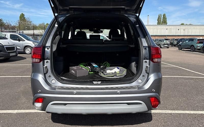 Used Mitsubishi Outlander P-HEV 177 HP (130 kW) 2019 Grey Estate