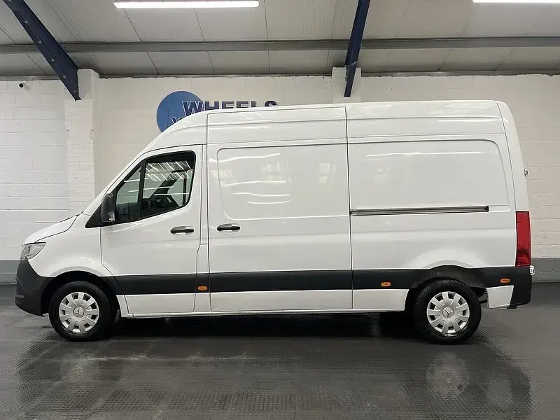 Used Mercedes Sprinter Premium 143 HP (105 kW) 2021 White Van