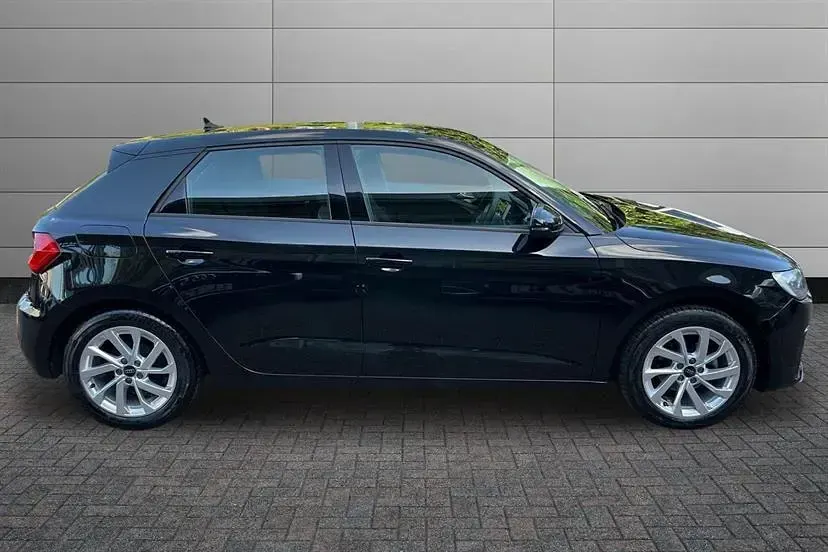 Käytetty Audi A1 Sport 95 HP (69 kW) 2025 Musta Katumaasturi