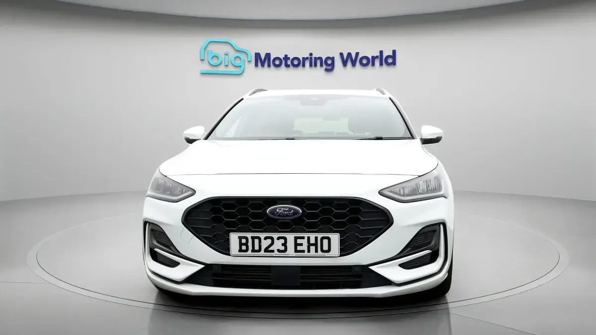 Used Ford Focus ST-Line 125 HP (91 kW) 2023 White Estate