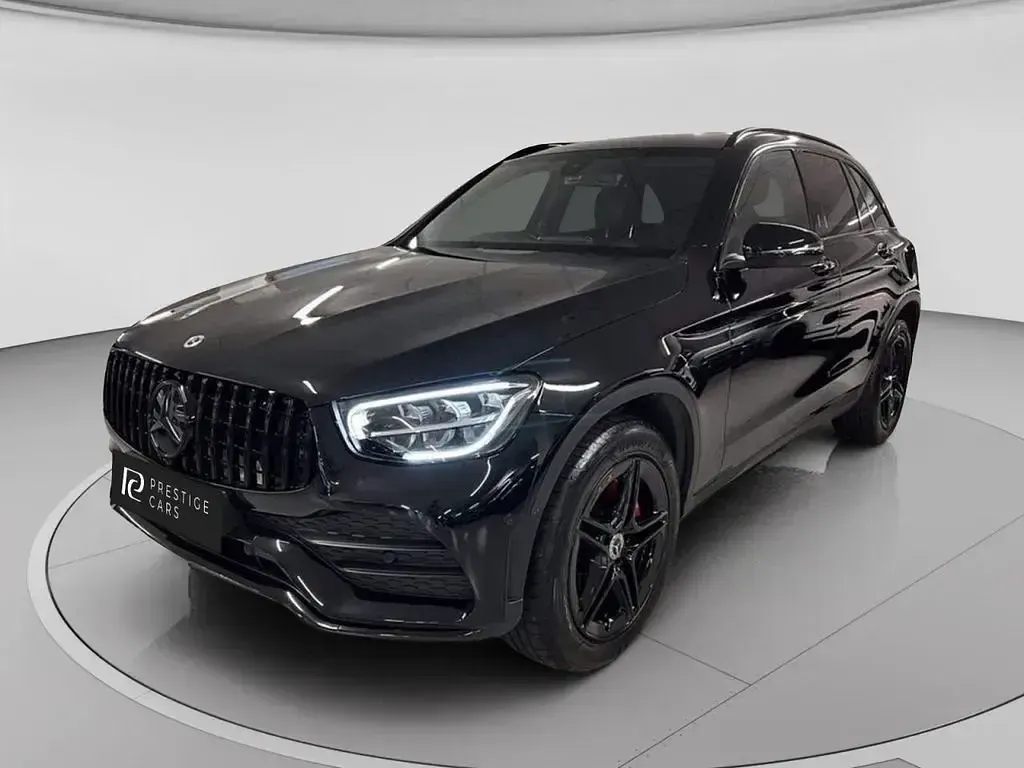 Usado Mercedes GLC300e AMG line 2022 Negro Familiar