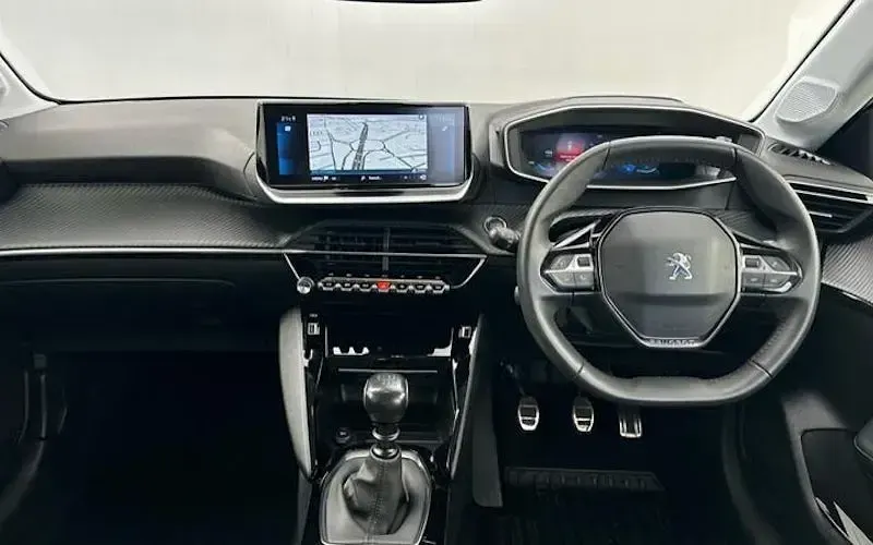 Used Peugeot 208 Allure+ 102 HP (75 kW) 2022 White Hatchback