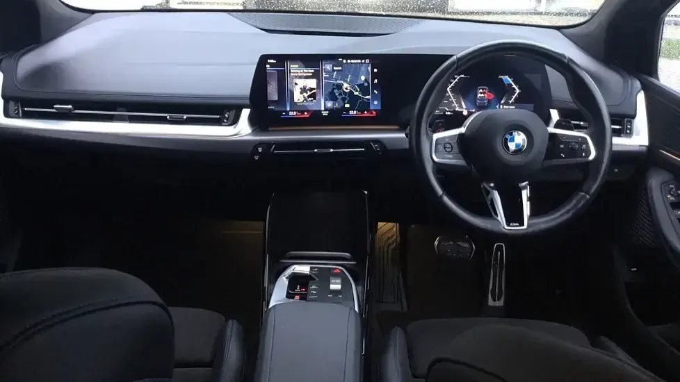 Usado BMW 223 Active Tourer M Sport 215 HP (158 kW) 2022 Cinzento Monovolume