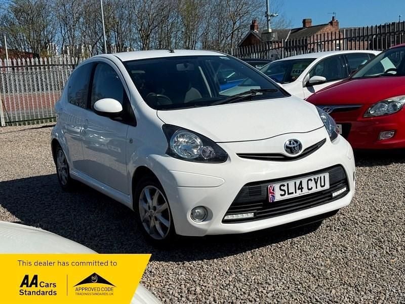 Used Toyota Aygo 68 HP (50 kW) 2014 White Hatchback