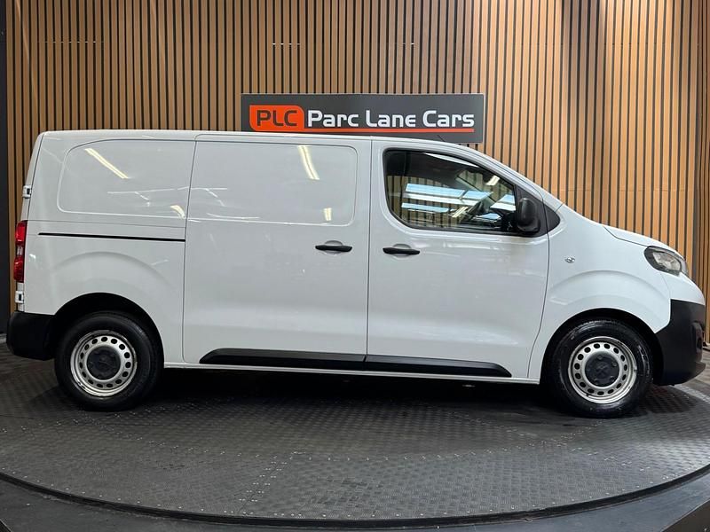 Begagnad Peugeot Expert Premium 2023 Vit Van