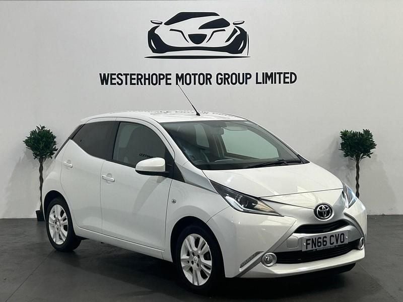 White Used 2016 Toyota Aygo X-pure Hatchback | £7,600 (Fair price) - Image 1/4