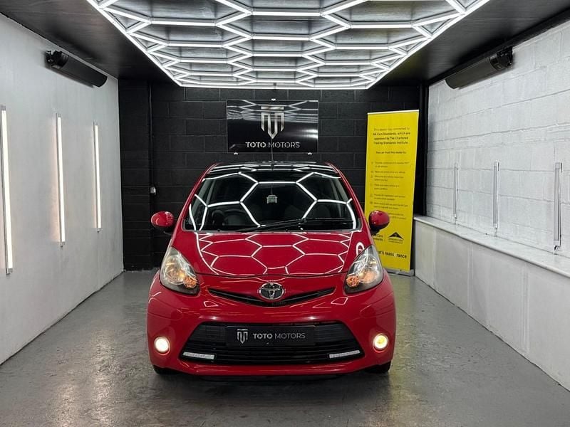 Begagnad Toyota Aygo 68 HK (50 kW) 2013 Multicolour Halvkombi