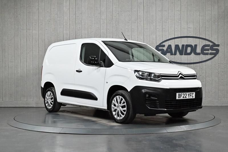 White Used 2022 Citroën Berlingo MPV | £9,499 (Fair price) - Image 1/4
