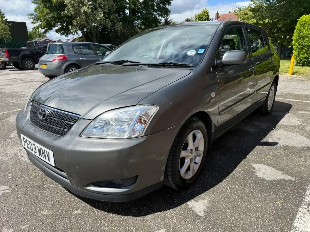 Used Toyota Corolla 97 HP (71 kW) 2003 Grey Hatchback