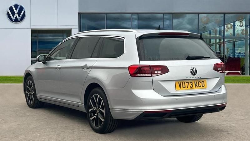Begagnad VW Passat SEL 150 HK (110 kW) 2023 Silver Kombi