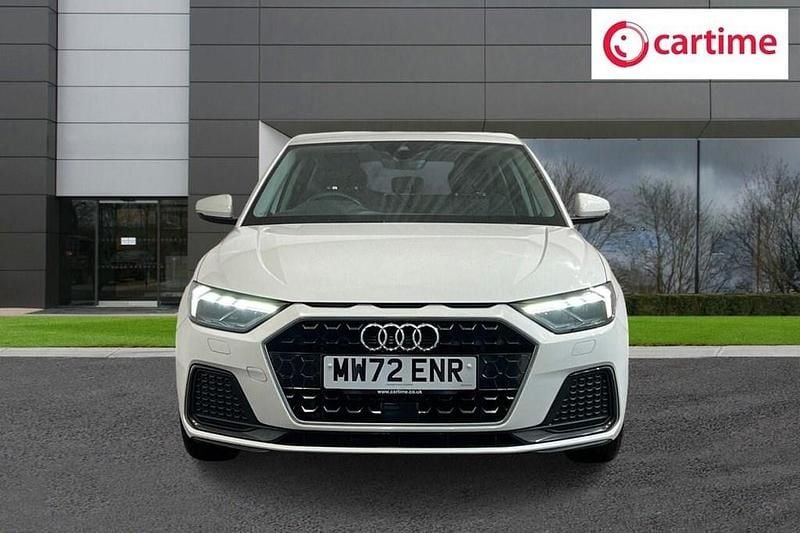 Used Audi A1 Sportback Sport 95 HP (69 kW) 2022 White Hatchback