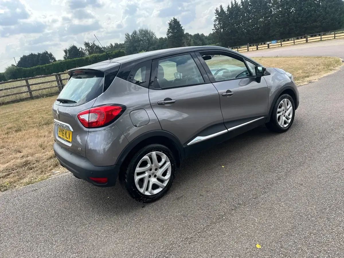 Used Renault Captur Dynamique 90 HP (66 kW) 2016 Grey SUV