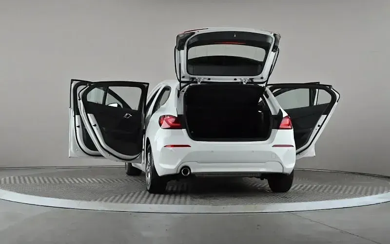 Used BMW 118 Comfort Edition 136 HP (100 kW) 2022 White Hatchback