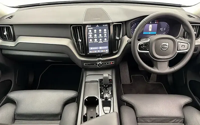 Used Volvo XC60 Plus 250 HP (183 kW) 2024 Grey SUV