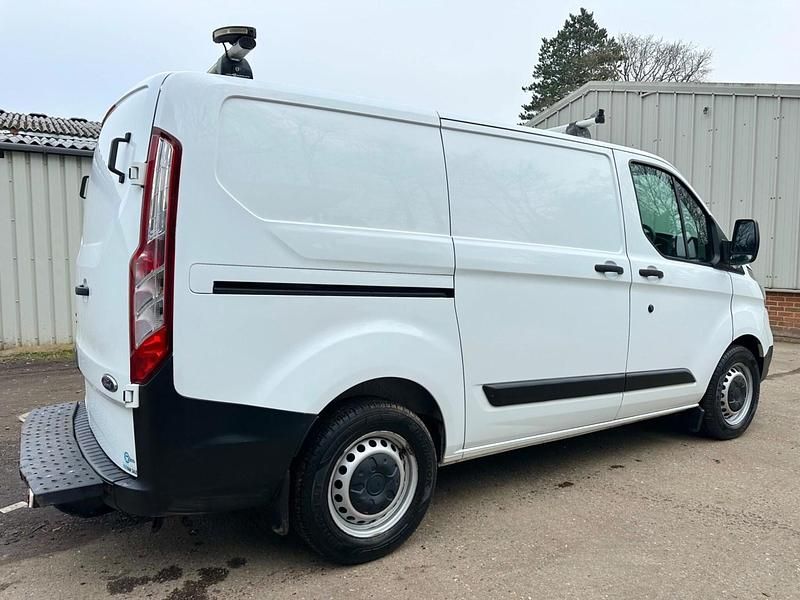 Used Ford Transit Custom 105 HP (77 kW) 2018 White Van