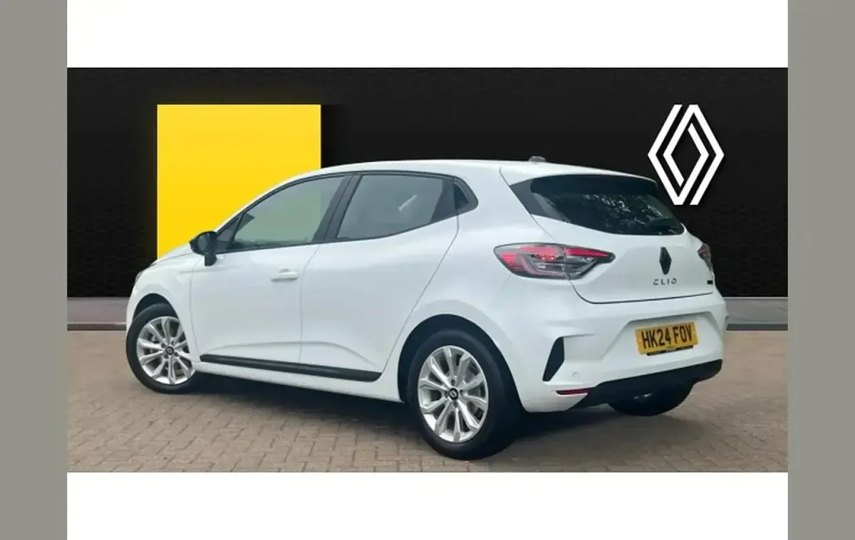 Used Renault Clio V Evolution 140 HP (102 kW) 2024 White Hatchback