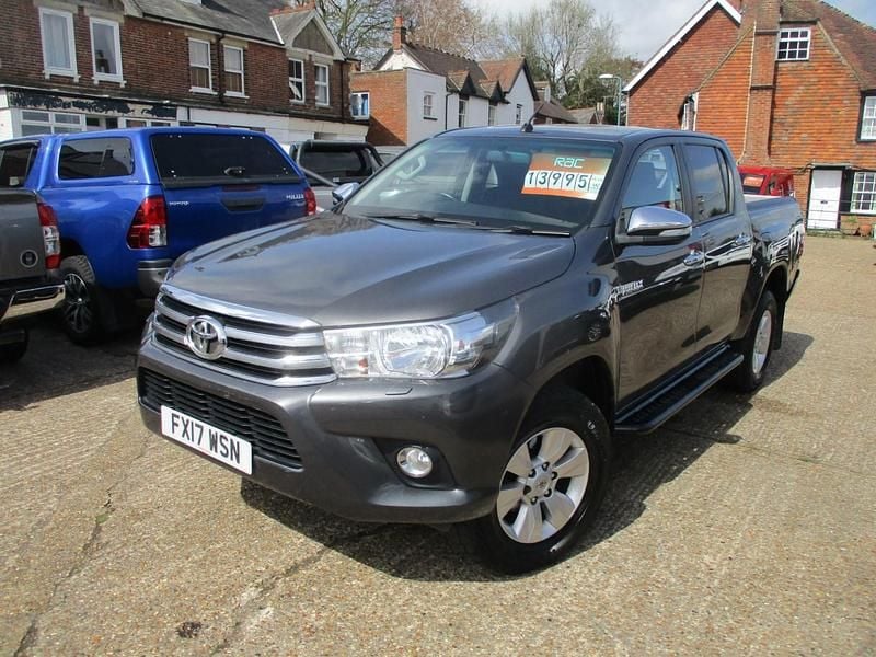 Used Toyota HiLux 150 HP (110 kW) 2017 Grey Pickup