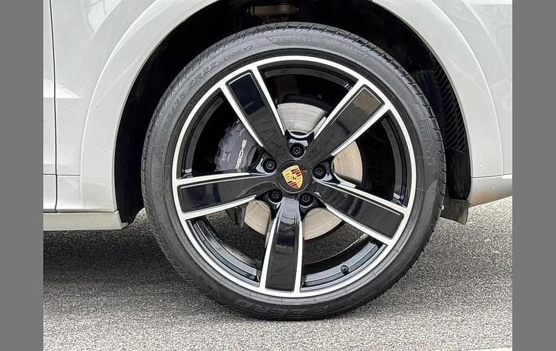 Used Porsche Cayenne Platinum Edition 456 HP (335 kW) 2023 Grey SUV