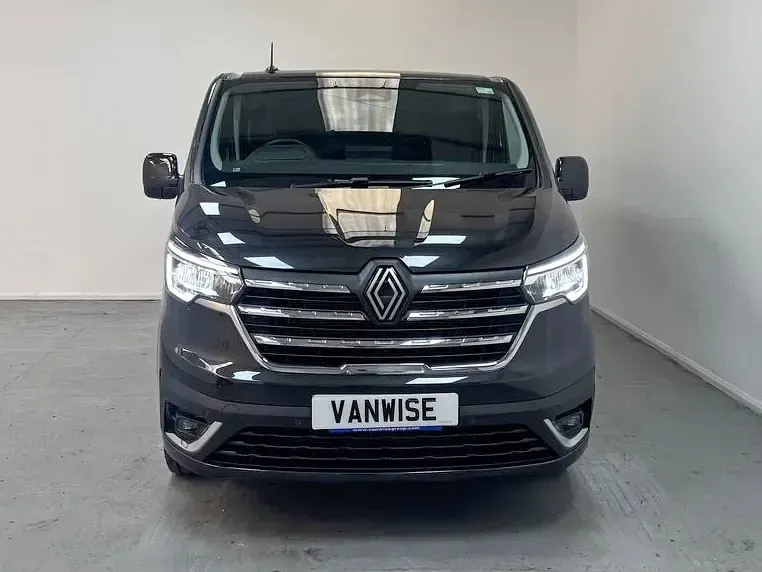 Used Renault Trafic 150 HP (110 kW) 2026 Black MPV