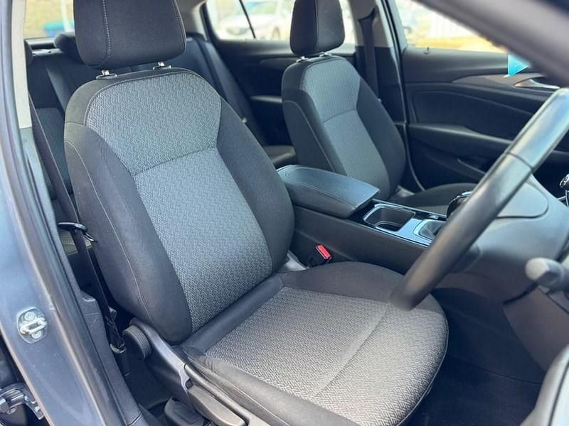 Used Vauxhall Insignia Design Edition 140 HP (102 kW) 2019 Grey Hatchback