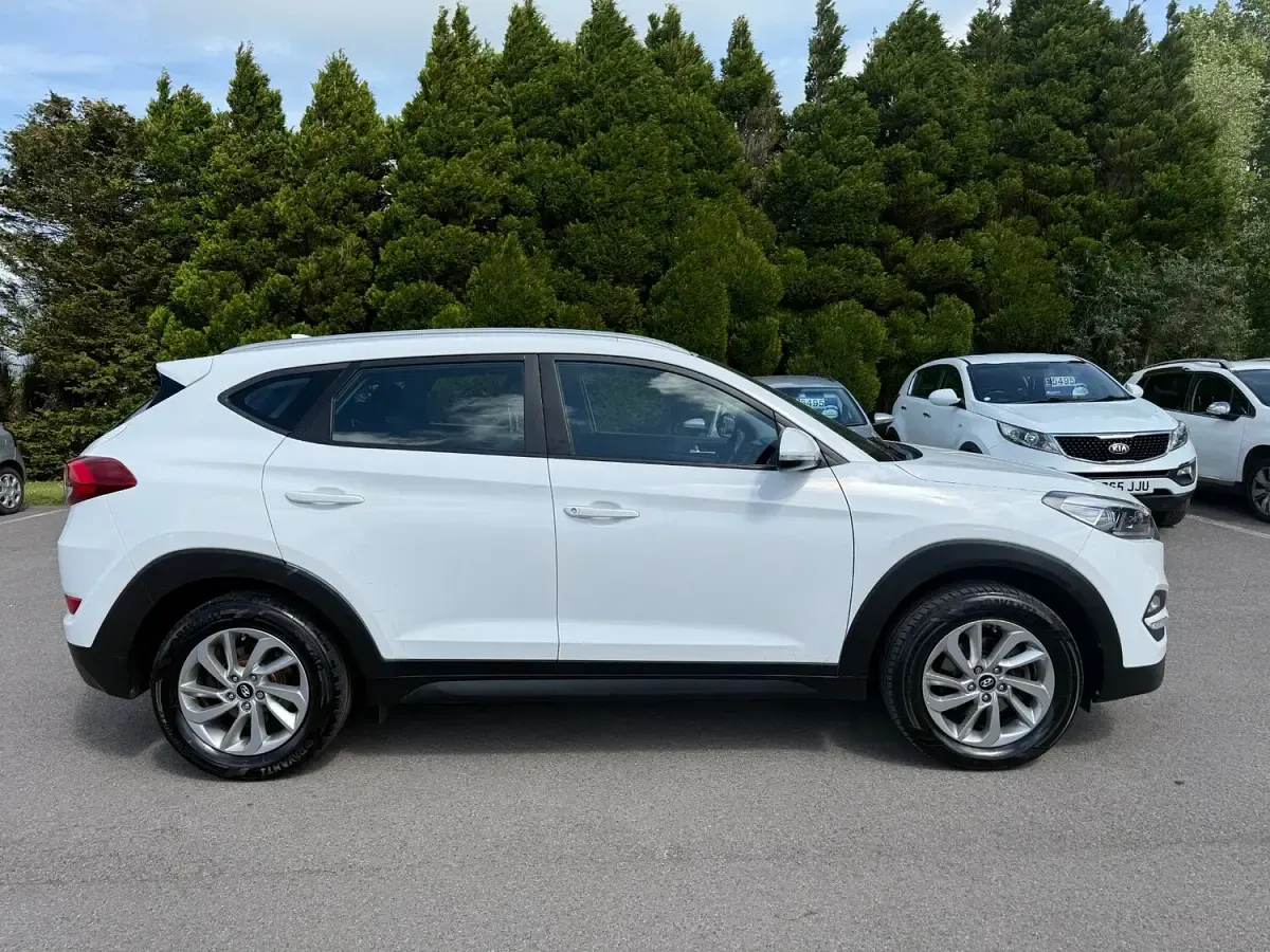 Used Hyundai Tucson SE 116 HP (85 kW) 2016 White SUV