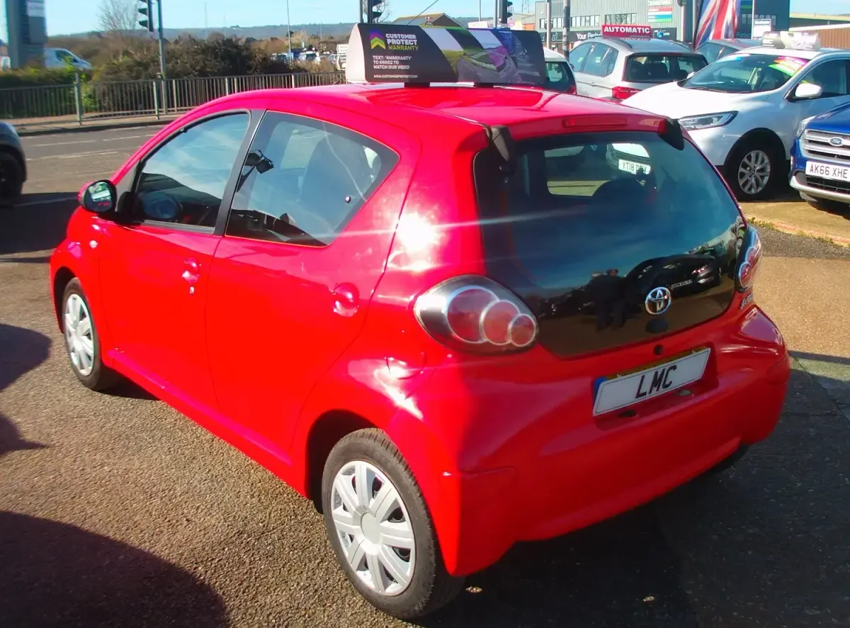 Used Toyota Aygo 68 HP (50 kW) 2014 Red Hatchback