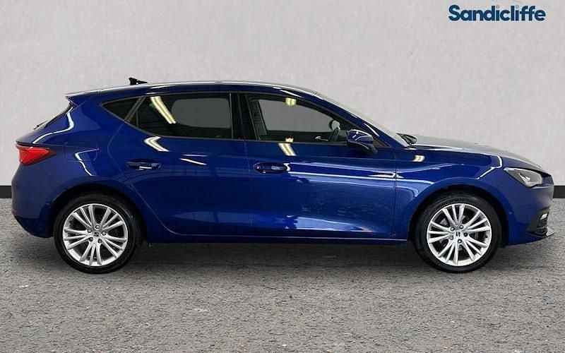 Used Seat Leon SE Dynamic 110 HP (80 kW) 2023 Blue Hatchback