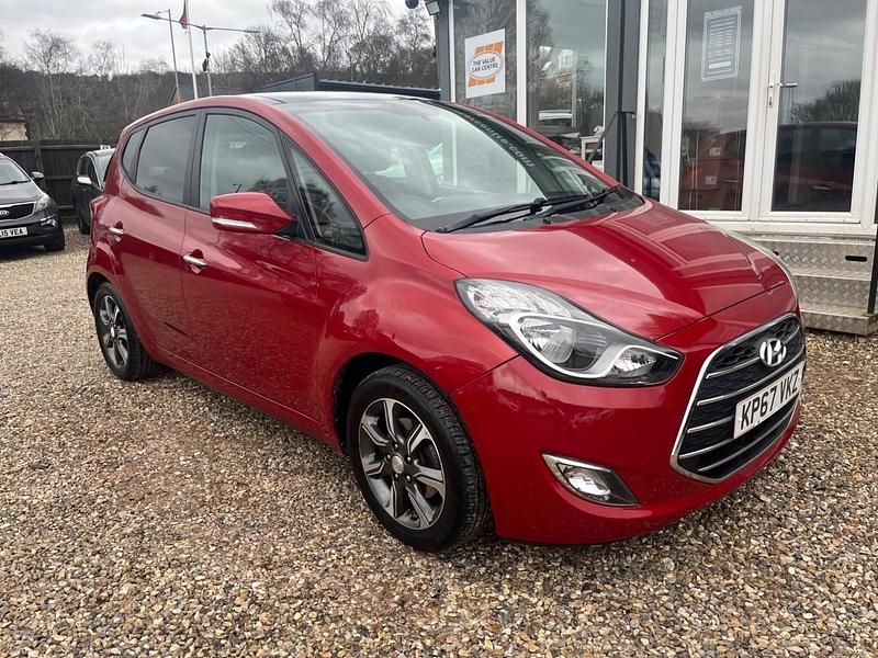 Used Hyundai ix20 Premium 90 HP (66 kW) 2017 Red Hatchback