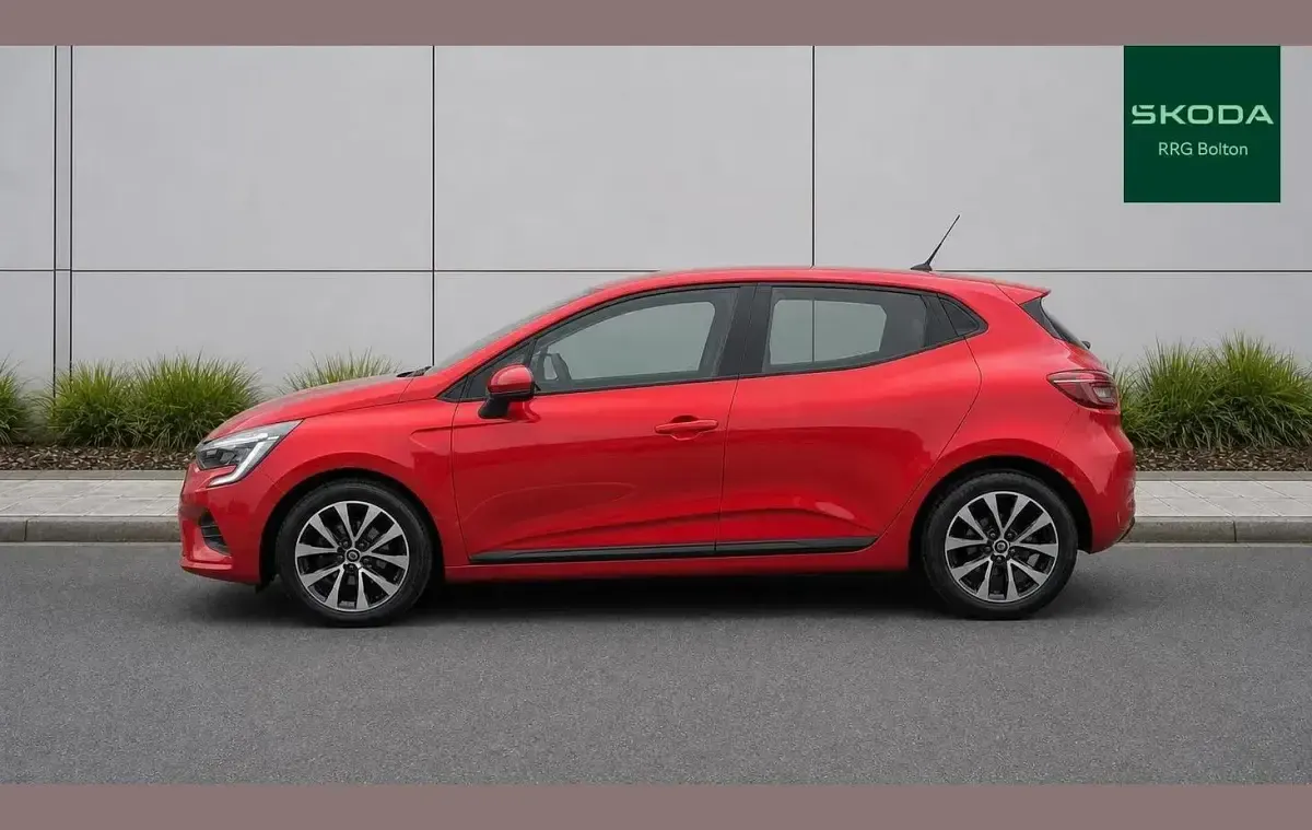 Used Renault Clio Iconic 88 HP (64 kW) 2021 Red Hatchback