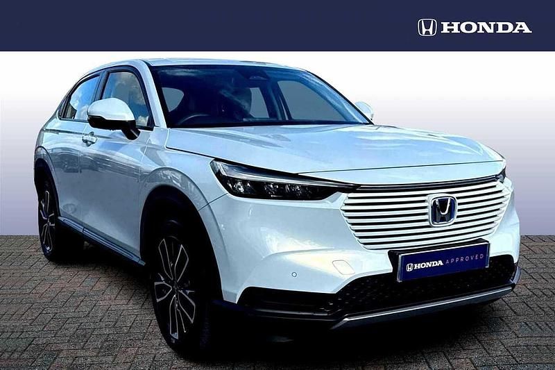 Platinum white Used 2023 Honda HR-V Elegance SUV | £22,599 (Fair price) - Image 1/4