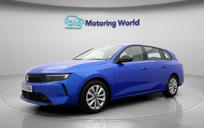 Second-hand Vauxhall Astra Design Edition 131 CP (96 kW) 2024 Albastru Break