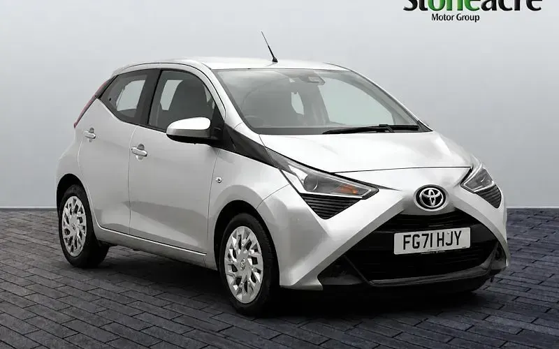 Used Toyota Aygo X-play 72 HP (52 kW) 2021 Hatchback